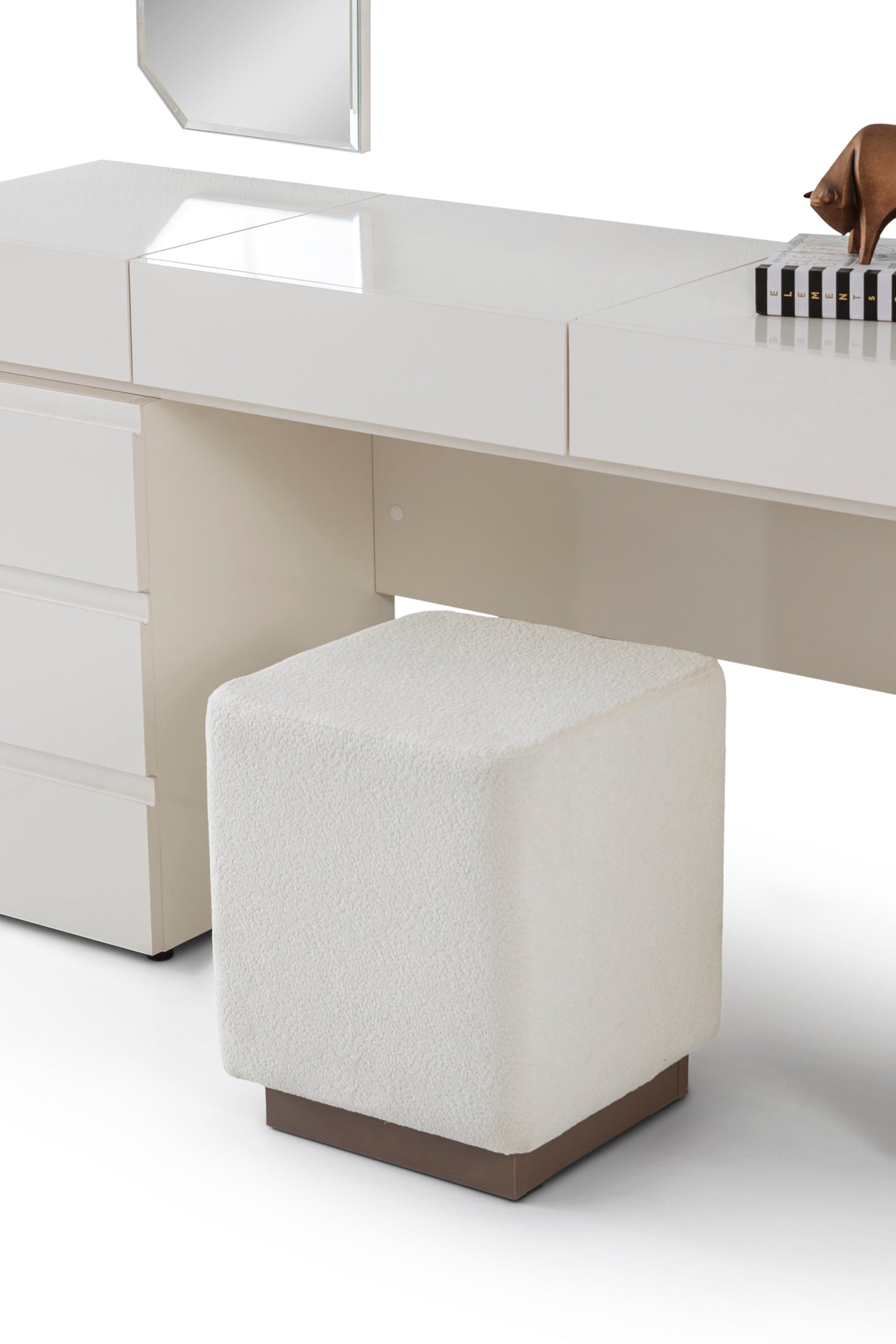 Orion Bronze Puf